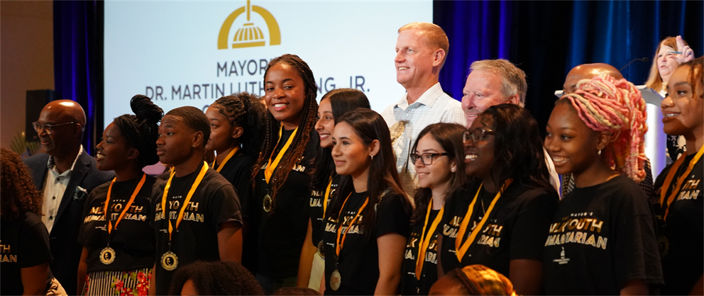 mayor dyer standing with young individuals for Dr. Martin Luther king jr. commission 